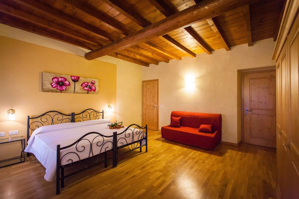 Hotel Alla Corte Dei Bicchi Cavriana Δωμάτιο φωτογραφία